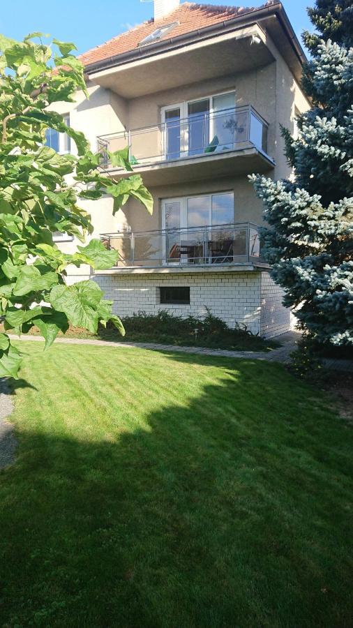 Retro Vila Guest House Slusovice Exterior photo